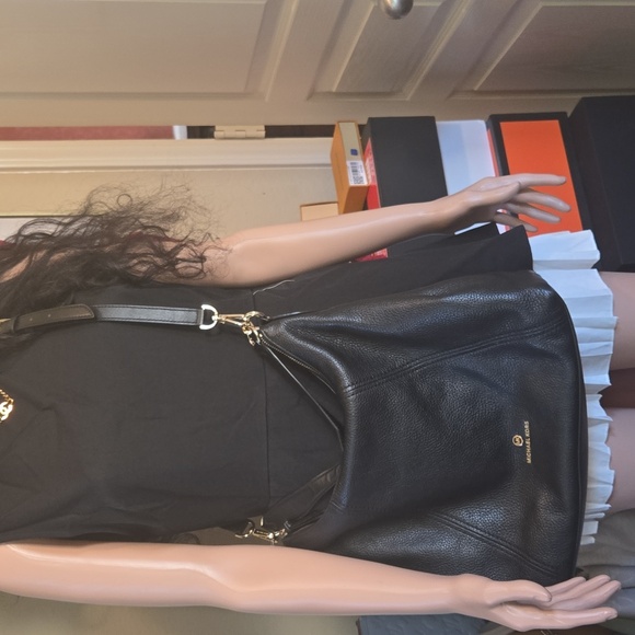 Michael Kors Black Leather Shoulder Bag - Picture 3 of 8